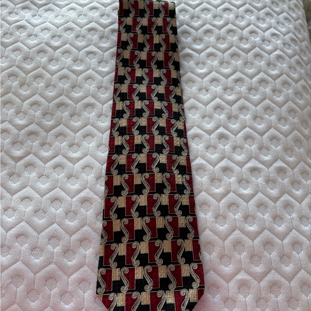 Christian Dior 100% silk Stylish Black, Burgundy and BrownPatterned Tie